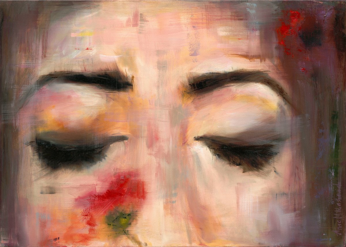 GRACE / close up woman’s portrait by Anna Miklashevich