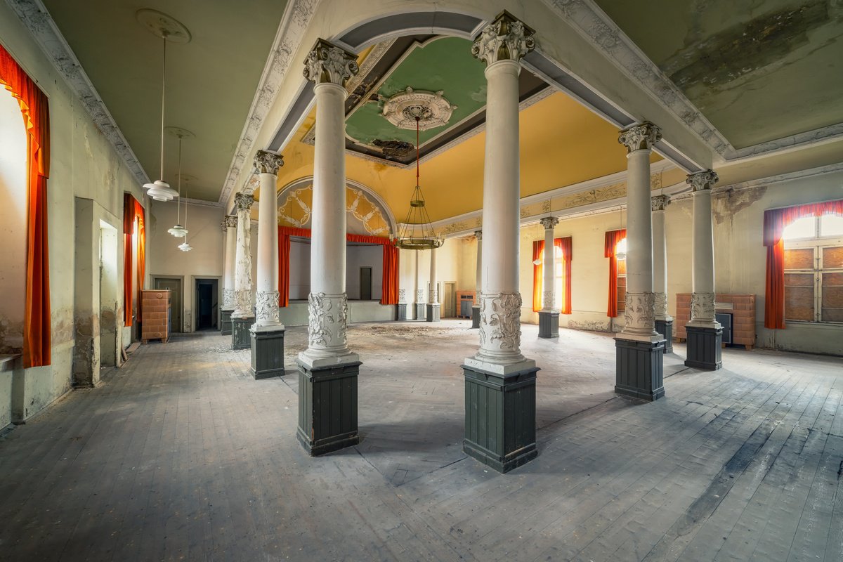 Photorealistic Cityscapes Photograph By Michael Schwan, 30 X 45", 51°16