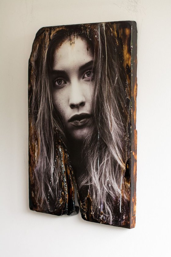 "Devastated" (60x40x3cm) - Unique portrait artwork on wood (abstract, portrait, original, epoxy, painting, burnt)