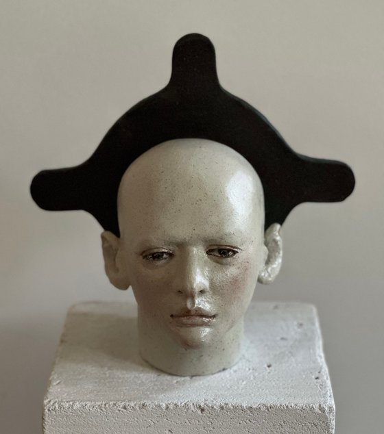 Head with black halo