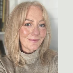 Visit Ellisa Hague shop