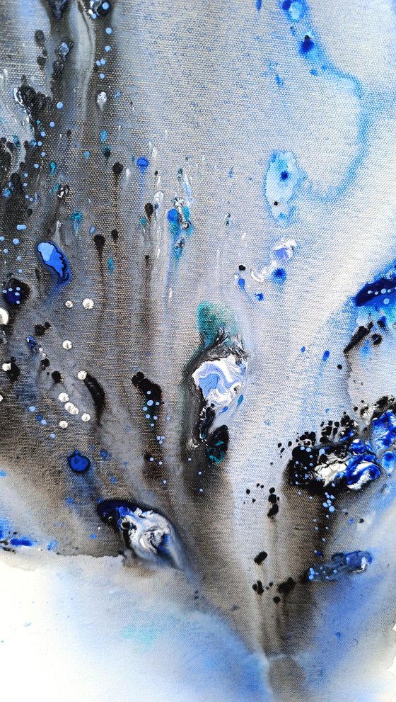 Nature 557 — Abstract Organic Blue