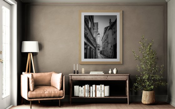 WHISPERS TO MONTMARTRE