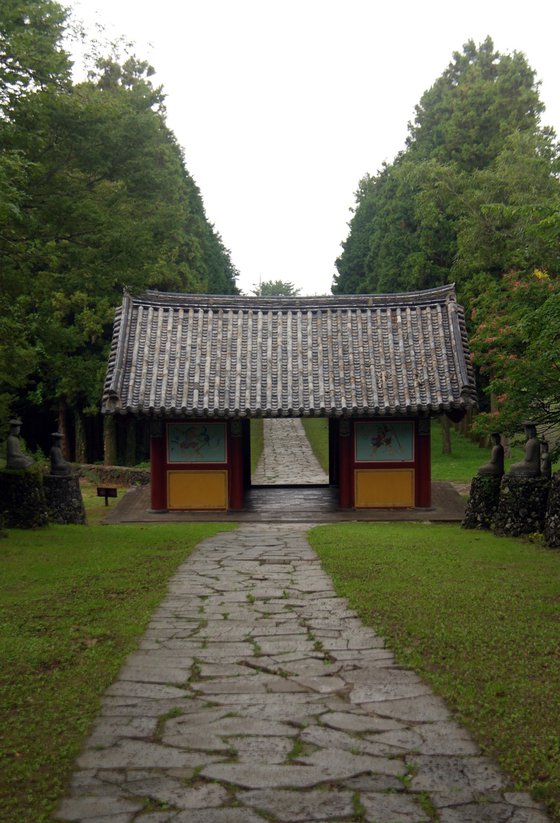 A Corridor of Green Toward the Gate