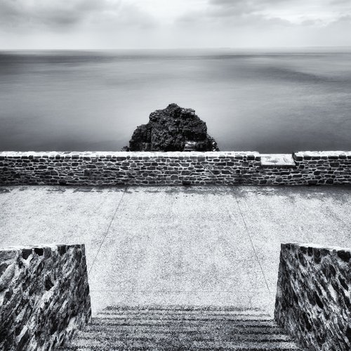 Terrace overlooking the ocean by Karim Carella