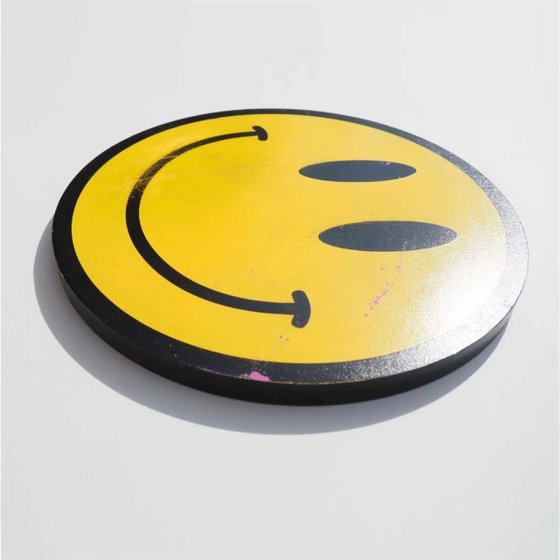 Large Distressed Smiley Face No9