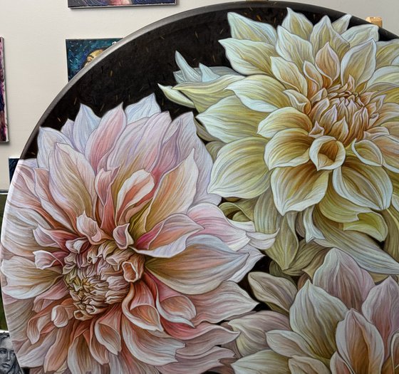 Dahlias Cafe au Light