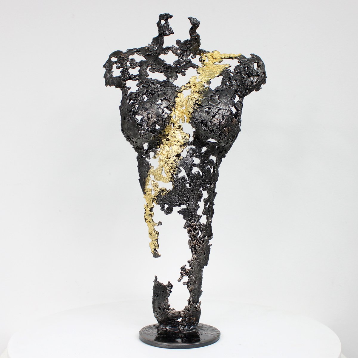 Pavarti once - Woman body sculpture in metal, lace, steel and gold by Philippe Buil