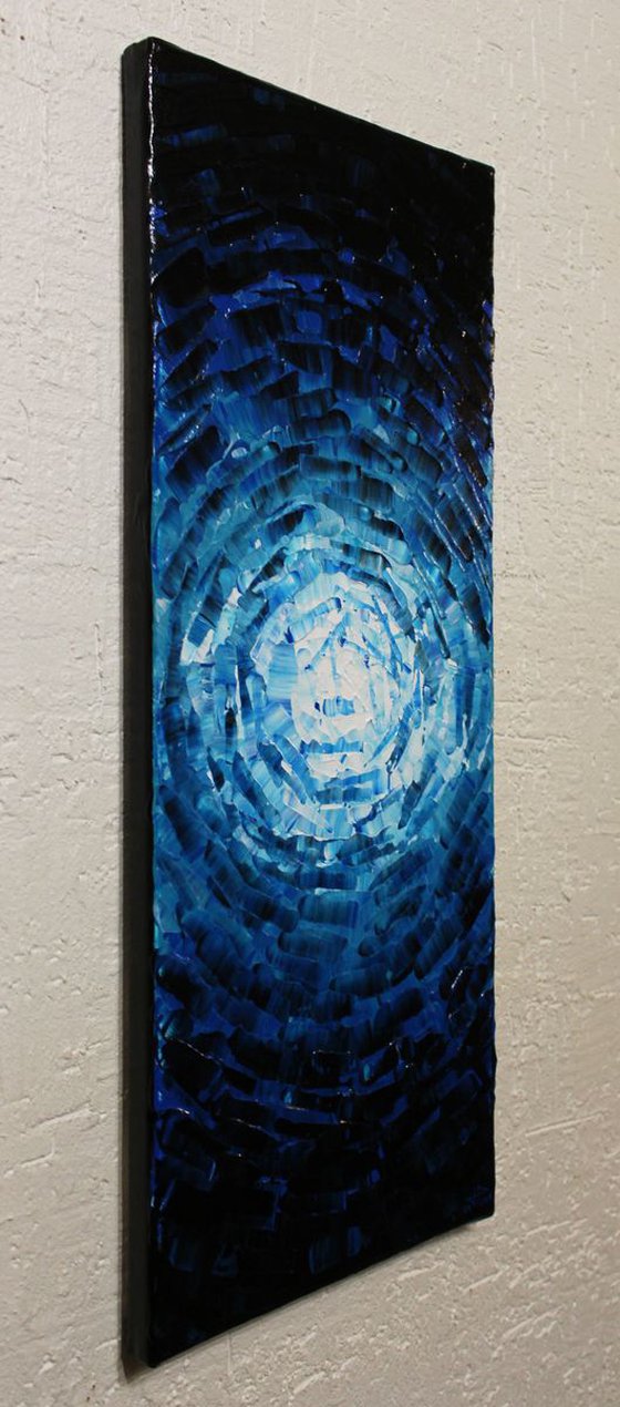 Bluish luminescent shine
