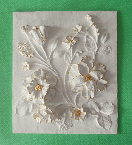 sculptural wall art "Flowers with gold accents"