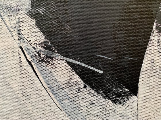 Abstract black and white 323