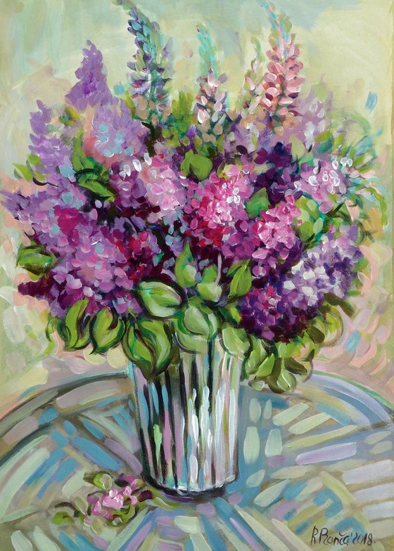 Lilac in vase, floral still life