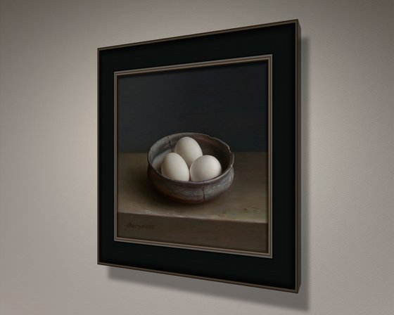 Antique bowl with eggs