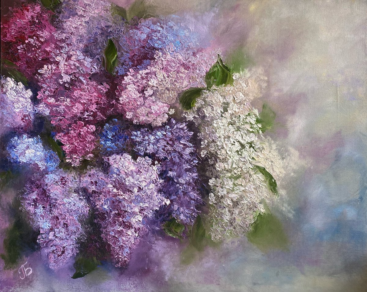 Delicate lilac. by Larisa Batenkova