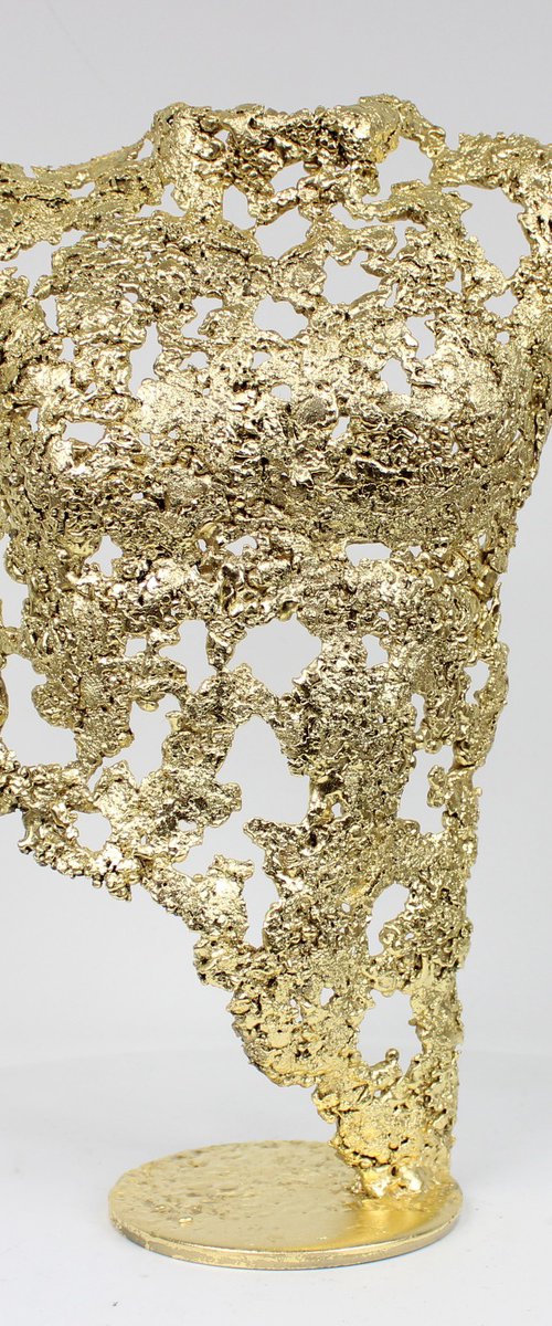 Pavarti Virvoltant - male torso lace metal and gold by Philippe Buil