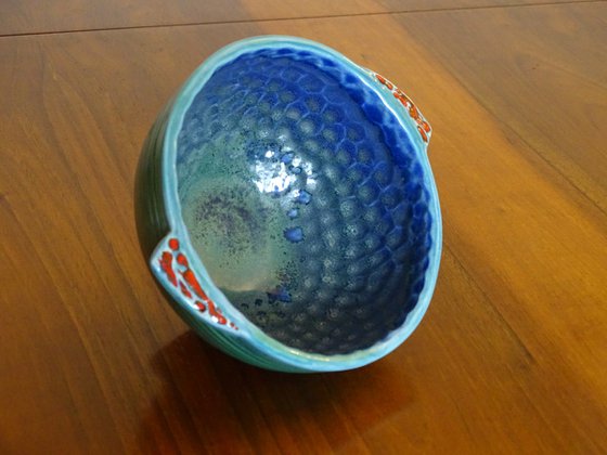 "Bowl with hammer pattern inside"