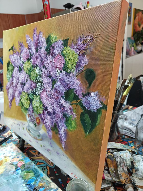 Lilac bouquet still life