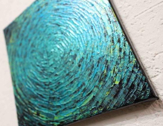 Small iridescent green blue shine 2