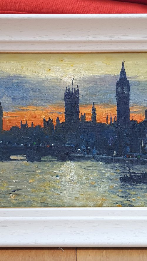 London houses of Parliament at sunset by Roberto Ponte