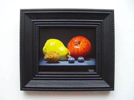 Fruit in chiaroscuro