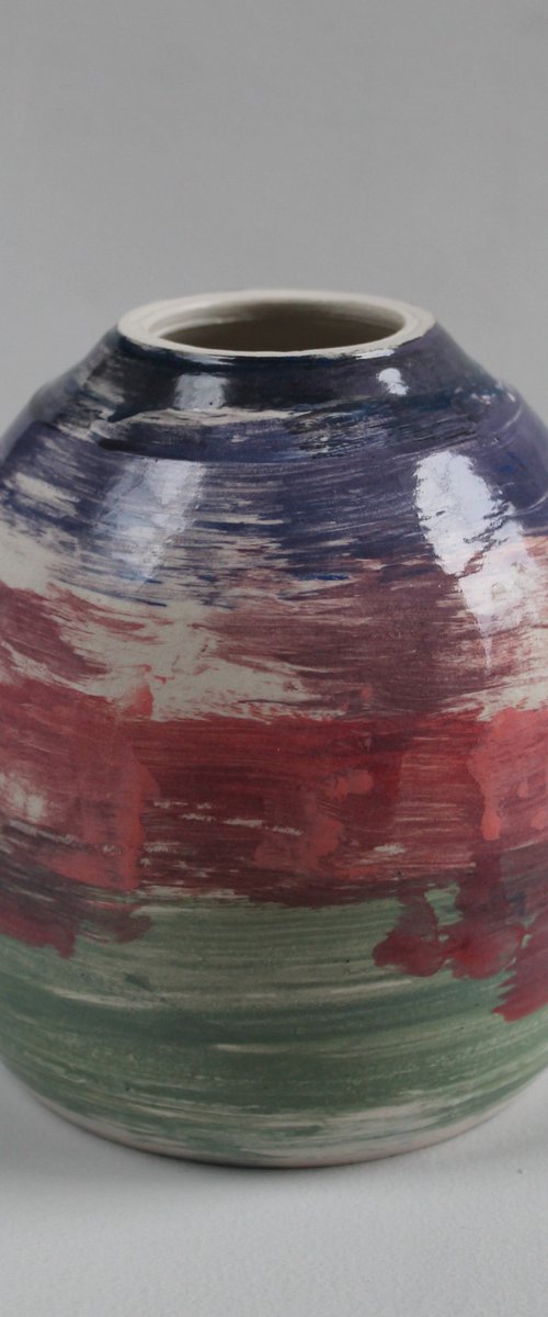 Vessel 4, handpainted with oxides underglazes. by Monique Robben- Andy Sheppard