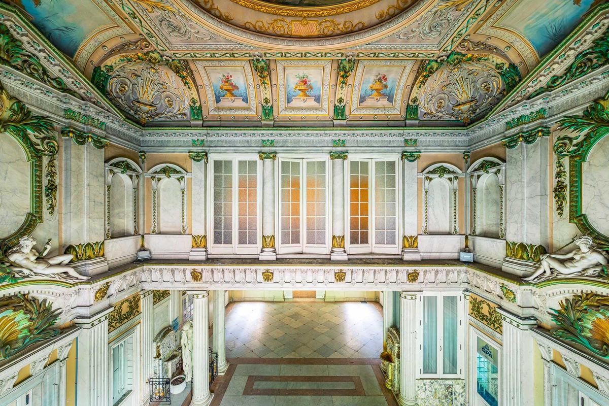 Photorealistic Cityscapes Photograph By Michael Schwan, 51 X 35", A Bath For A King, Original Artwork