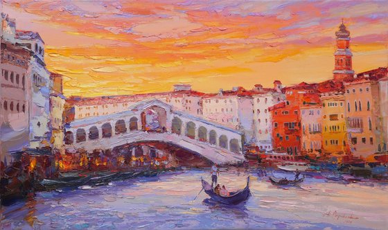 Rialto Bridge. Venice evening
