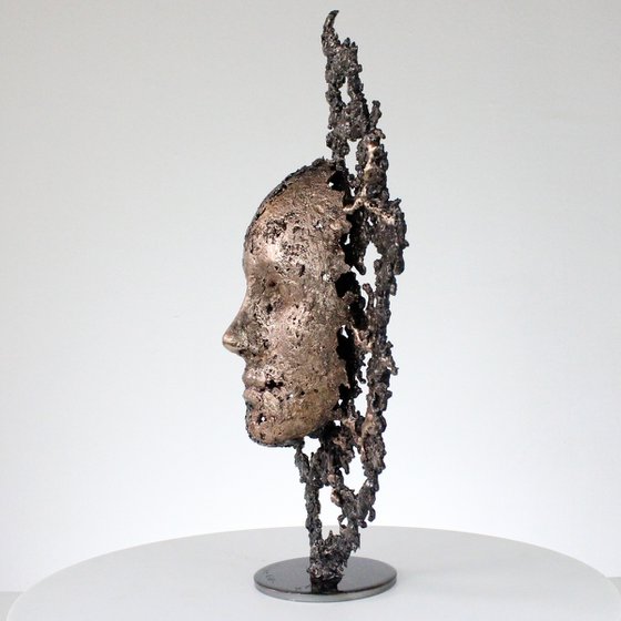 A tear 52-21 - Face sculpture bronze steel