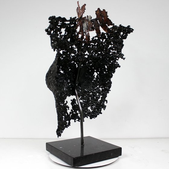 Belisama Infina - Body woman sculpture steel and copper