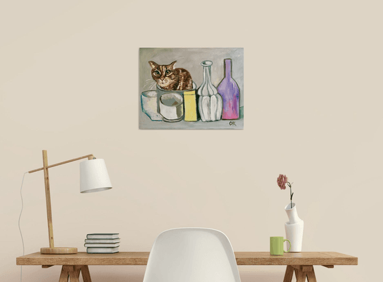 Troy The Cat into Giorgio Morandi vase.