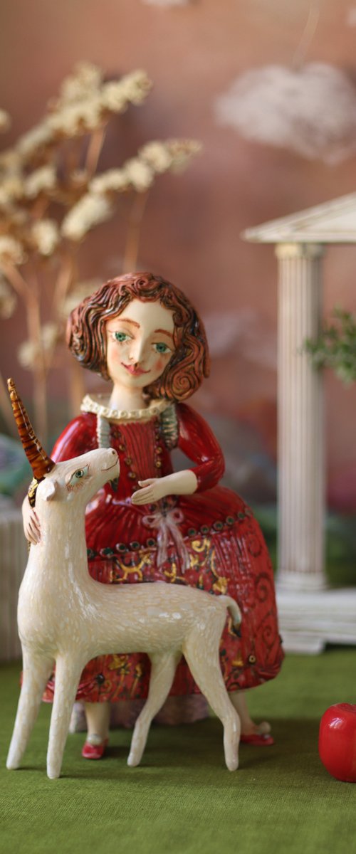 Infanta with a unicorn. Ceramic sculpture by Elya Yalonetski