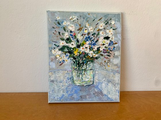 Still life with daisies and cornflowers