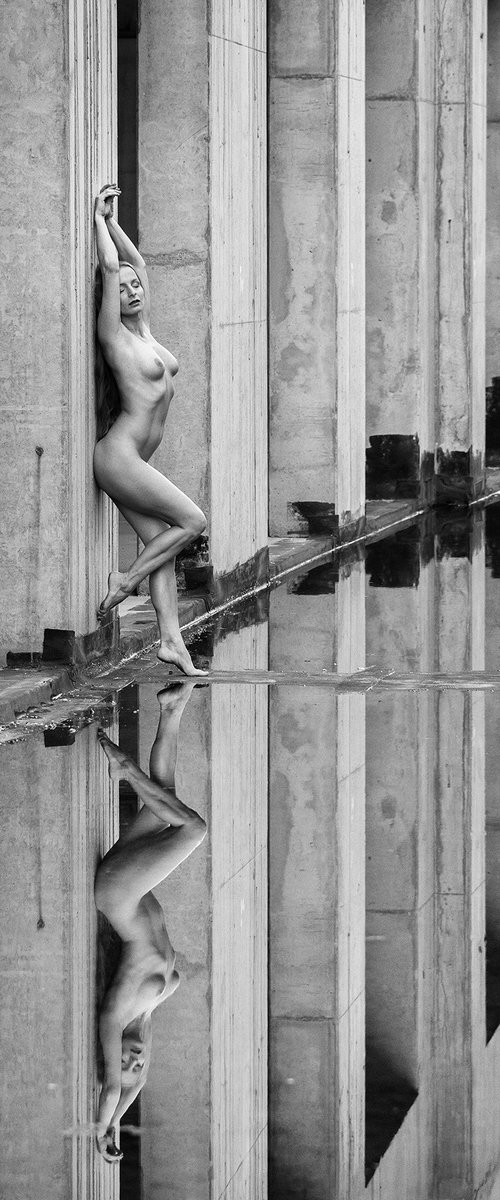 Colonnade V. - Art Nude by Peter Zelei