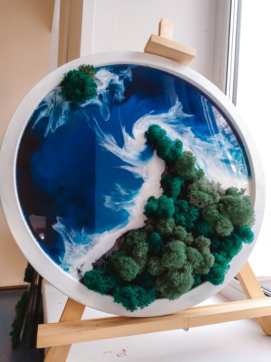 Ocean Round Resin with Moss