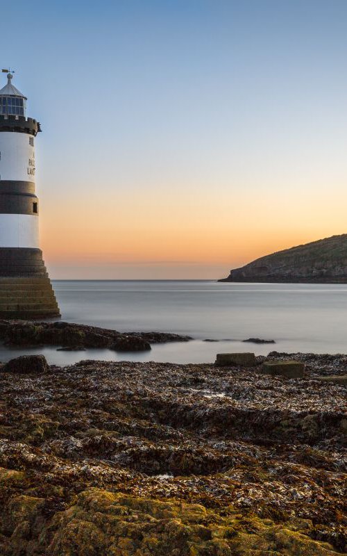 Trwyn Du Lighthouse by Kevin Standage