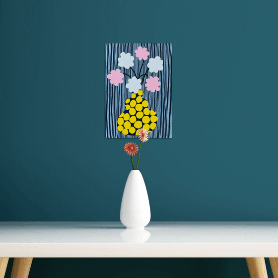 Polka dot vase with flowers