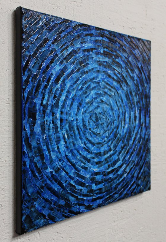 Concentric blue shine