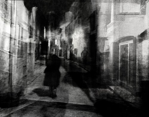 Une vie nocturne dans une rue...... by Philippe berthier