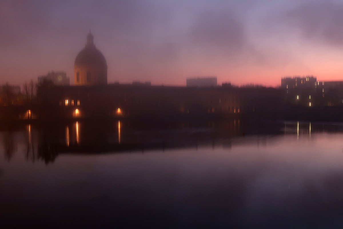 Crepuscule a Toulouse.... by Philippe berthier