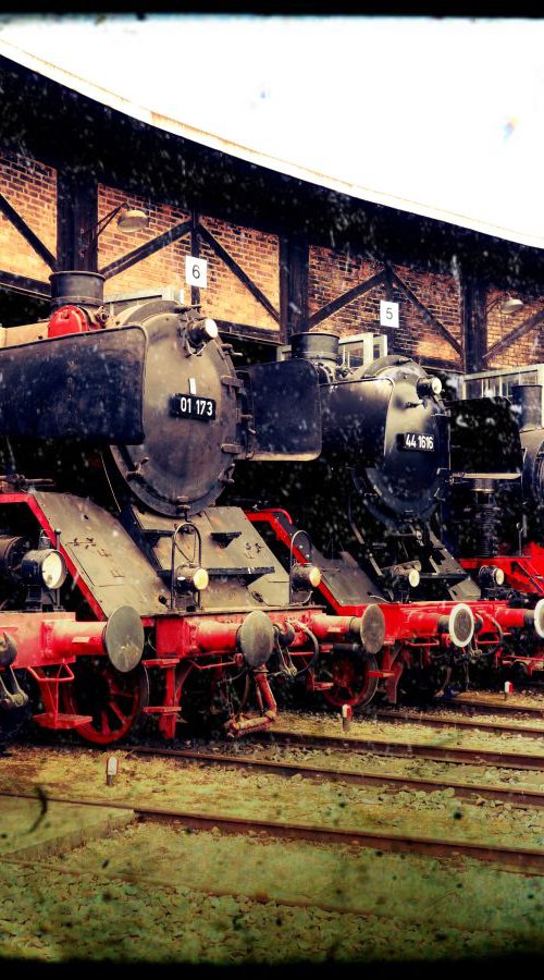 Old steam trains in the depot - print on canvas 60x80x4cm - 08504m2 by Kuebler