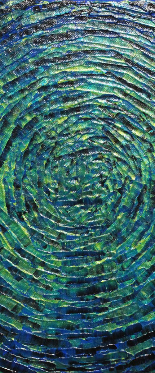 Concentric green-blue shine by Jonathan Pradillon