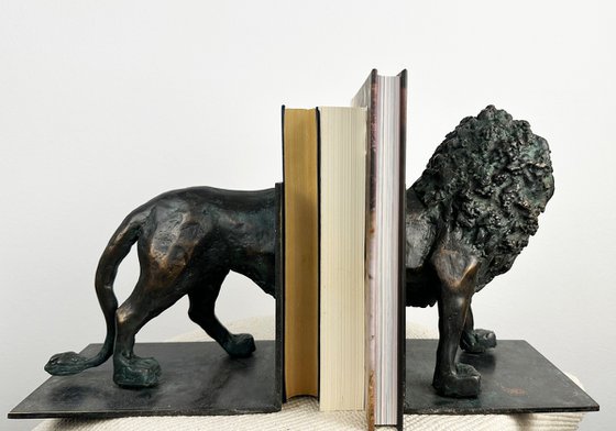 Lion - book holder