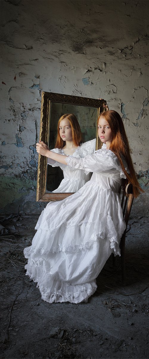 Dreaming 1. Girl with the Mirror 1. by Stanislav Vederskyi