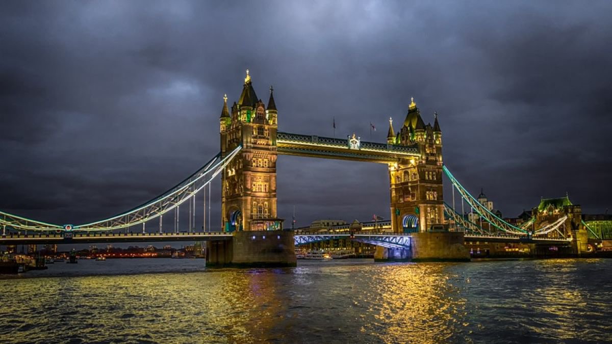 Photorealistic Cityscapes Photograph By Northlight Harbour, 17 X 12", Tower Bridge, London - A3, Original Artwork