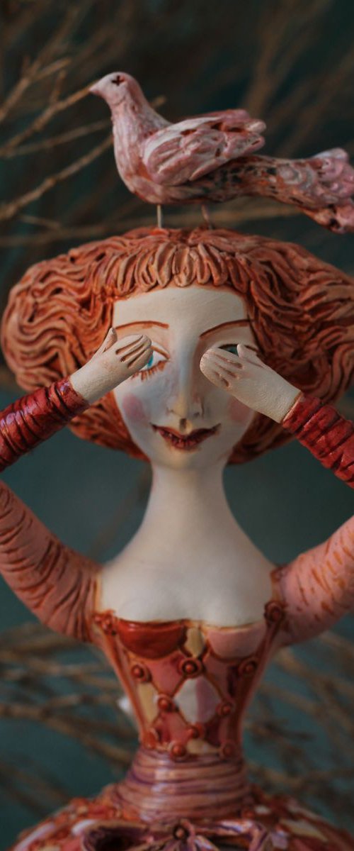 Incognito. Wall sculpture by Elya Yalonetski, Dame with a bird by Elya Yalonetski
