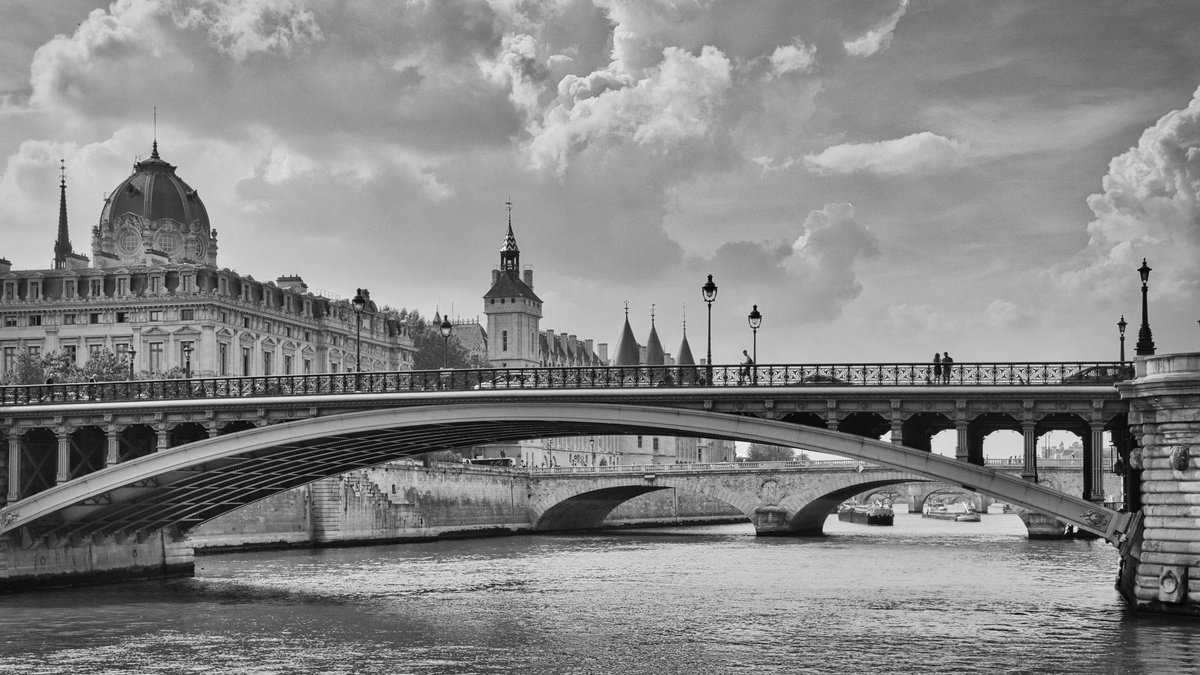 A piece of Paris by Vlad Durniev