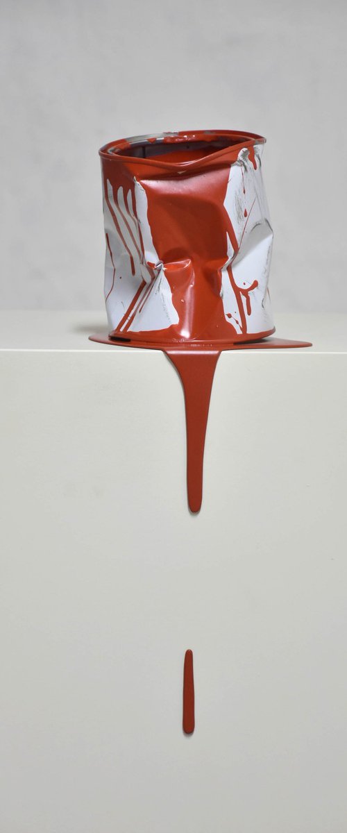 Le vieux pot de peinture rouge by Yannick Bouillault