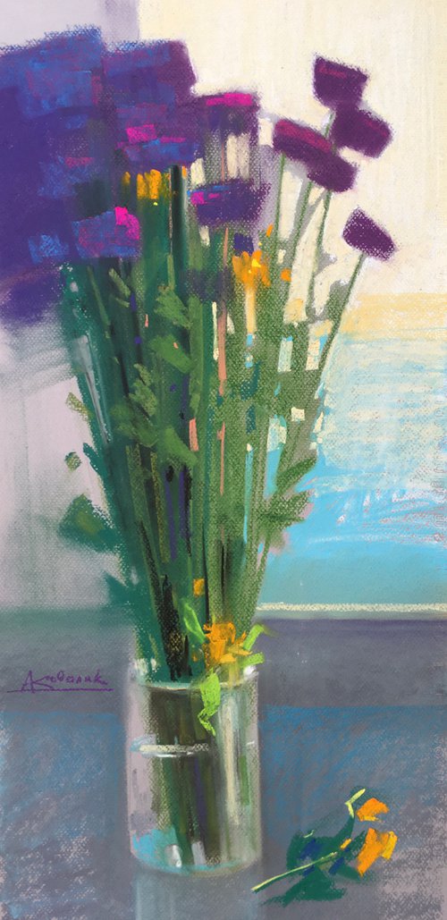 Bouquet of flowers in a vase by Andrii Kovalyk