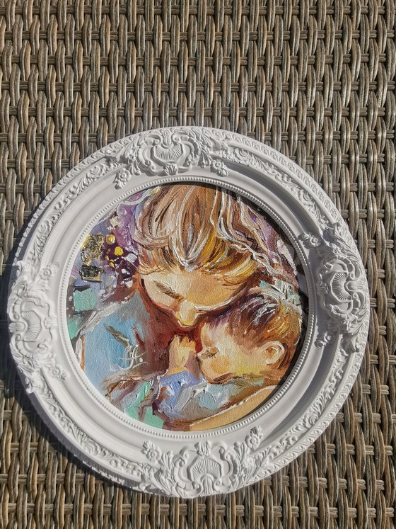 Oil Painting with mother and child in a round frame, Motherhood paiting, Baby painting