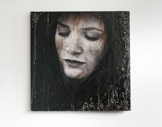 "Ella" (60x60x2,5cm) - Unique portrait artwork on wood (abstract, portrait, gouache, original, painting, coffee, acrylic, oil, watercolor, encaustics, beeswax, resin, wood, fingerpaint)
